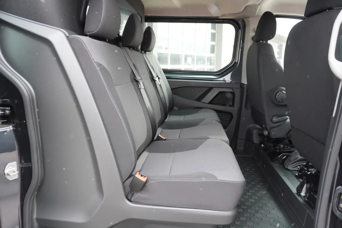 2.0 Blue dCi 130PK T29 L2H1 Advance Dubbelcab. schuifdeur L+R Nr. V140 | Airco | Cruise | Camera |Trekhaak | Apple CP- Android auto | Betimmering