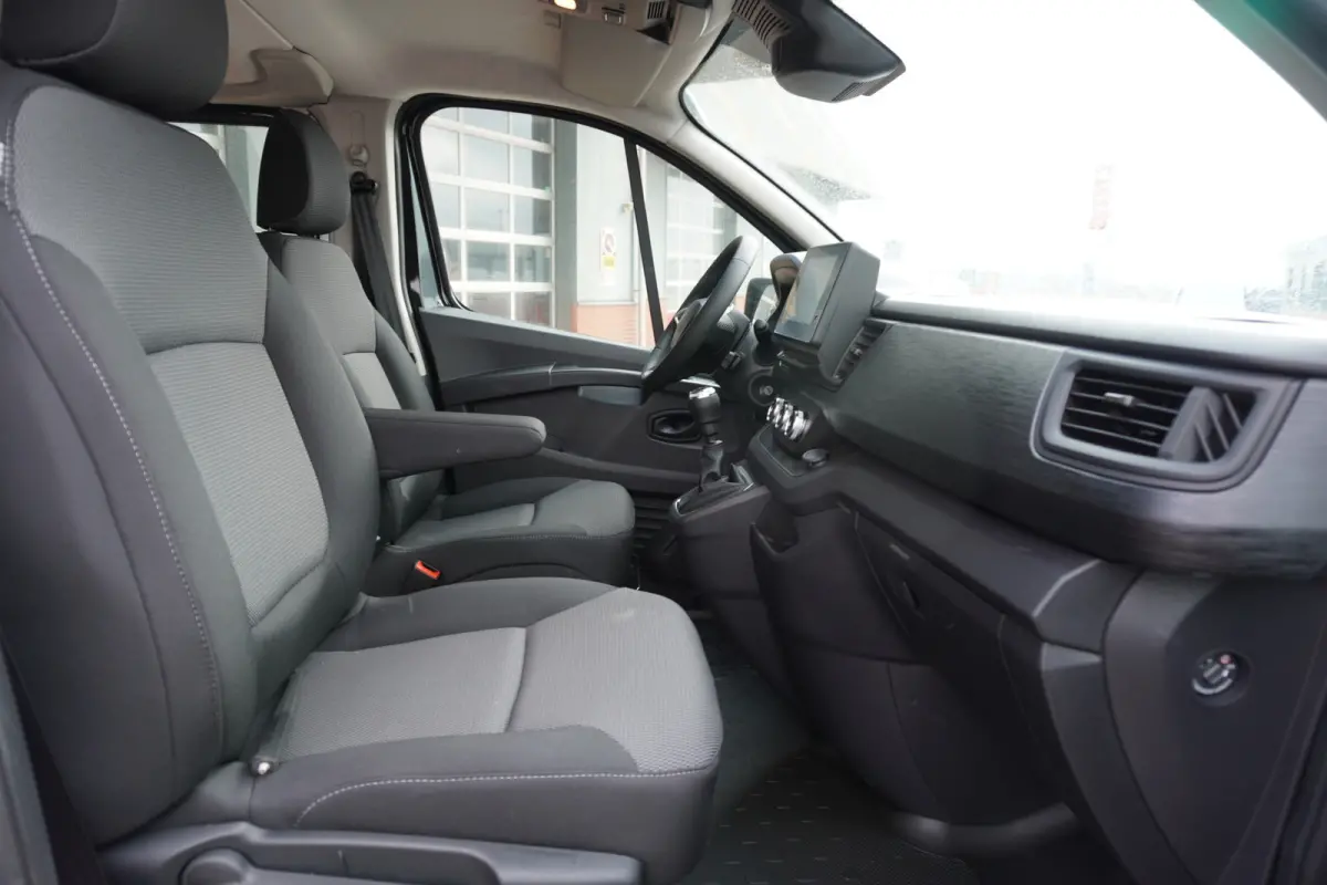 2.0 Blue dCi 130PK T29 L2H1 Advance Dubbelcab. schuifdeur L+R Nr. V140 | Airco | Cruise | Camera |Trekhaak | Apple CP- Android auto | Betimmering