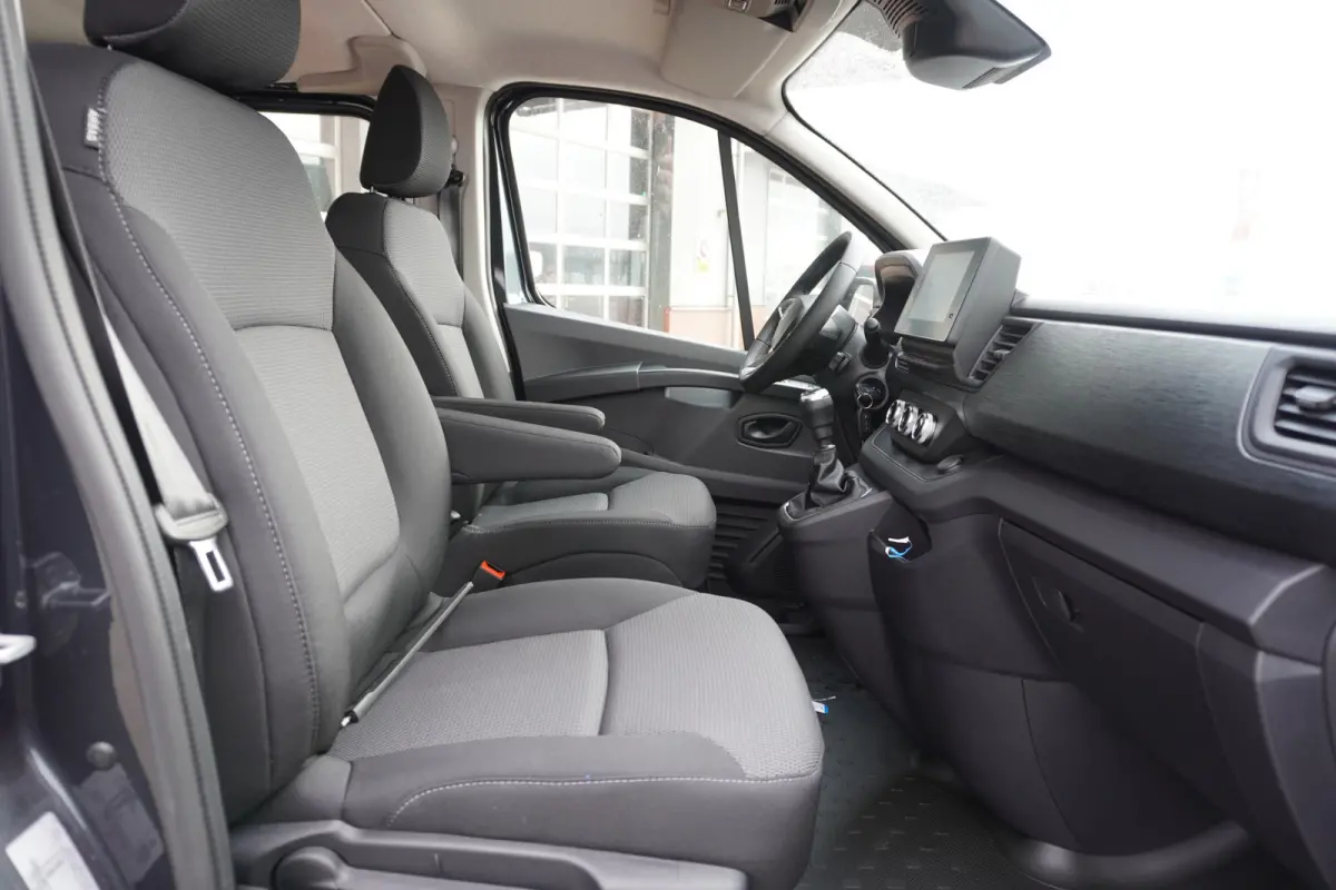 2.0 Blue dCi 130PK T29 L2H1 Advance Dubbelcab. schuifdeur L+R Nr. V140 | Airco | Cruise | Camera |Trekhaak | Apple CP- Android auto | Betimmering