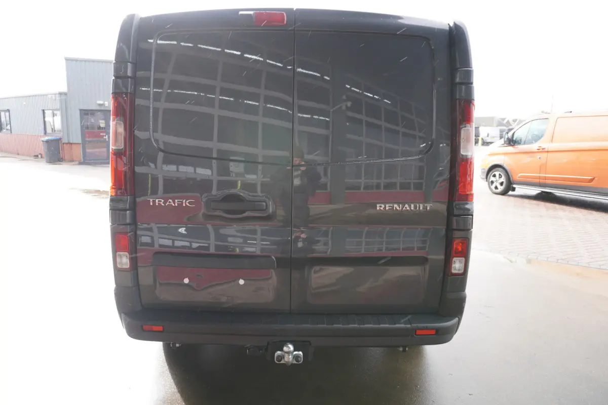 2.0 Blue dCi 130PK T29 L2H1 Advance Dubbelcab. schuifdeur L+R Nr. V140 | Airco | Cruise | Camera |Trekhaak | Apple CP- Android auto | Betimmering