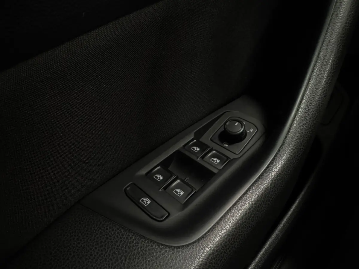 1.6 TDI Comfortline Business A/T Navi Trekhaak LED Mooi!