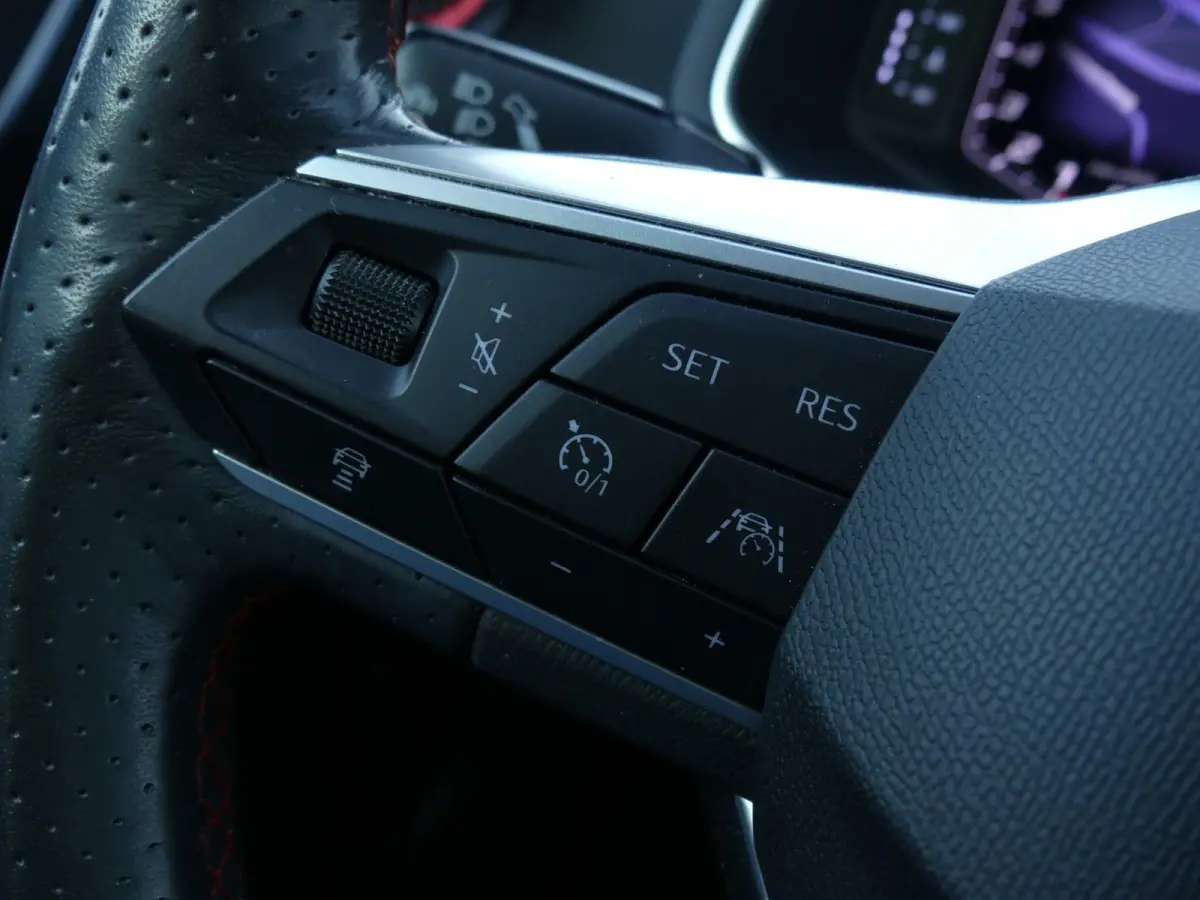 1.0 TSI FR Business Intense