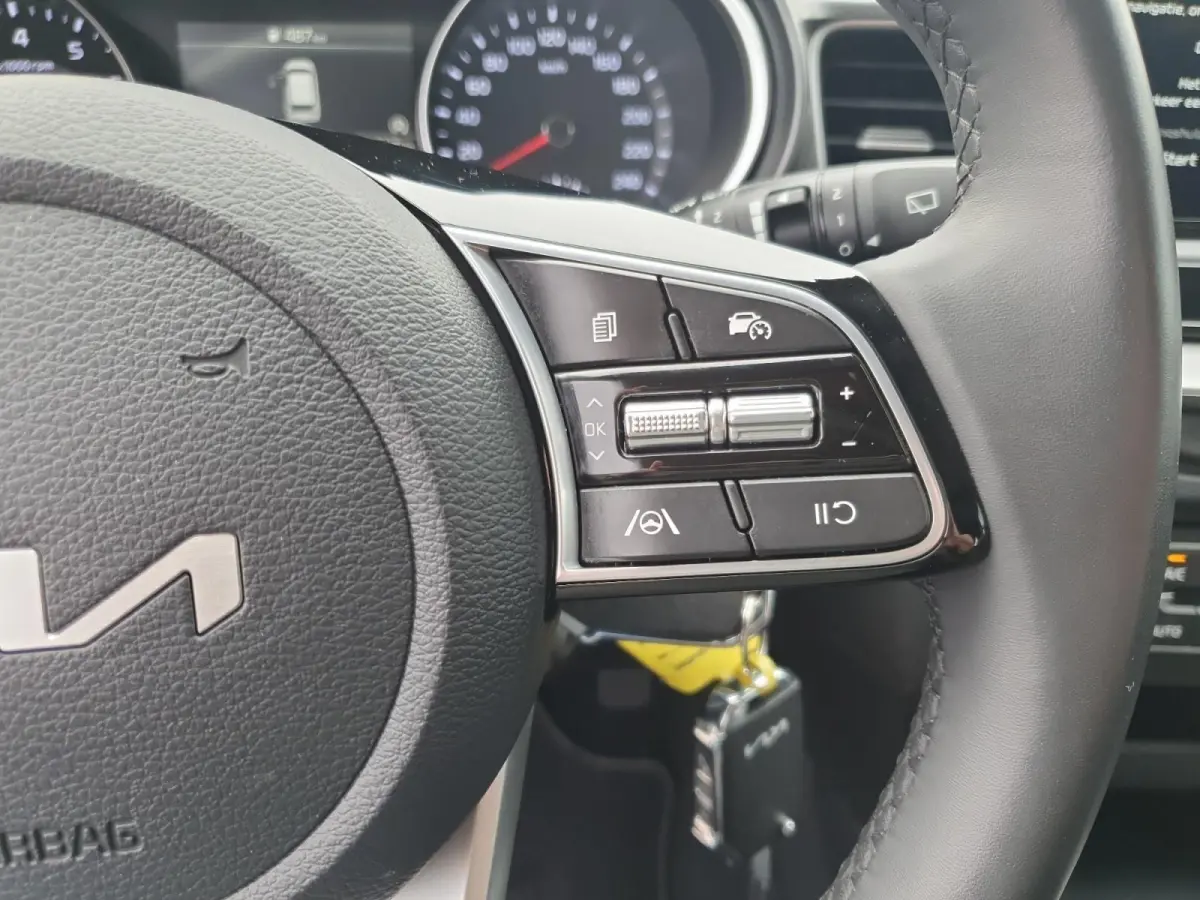 1.5 T-GDi DynamicLine | Navigatie | Camera | Apple Carplay / Android Auto | Parkeersensoren achter | Climate control |