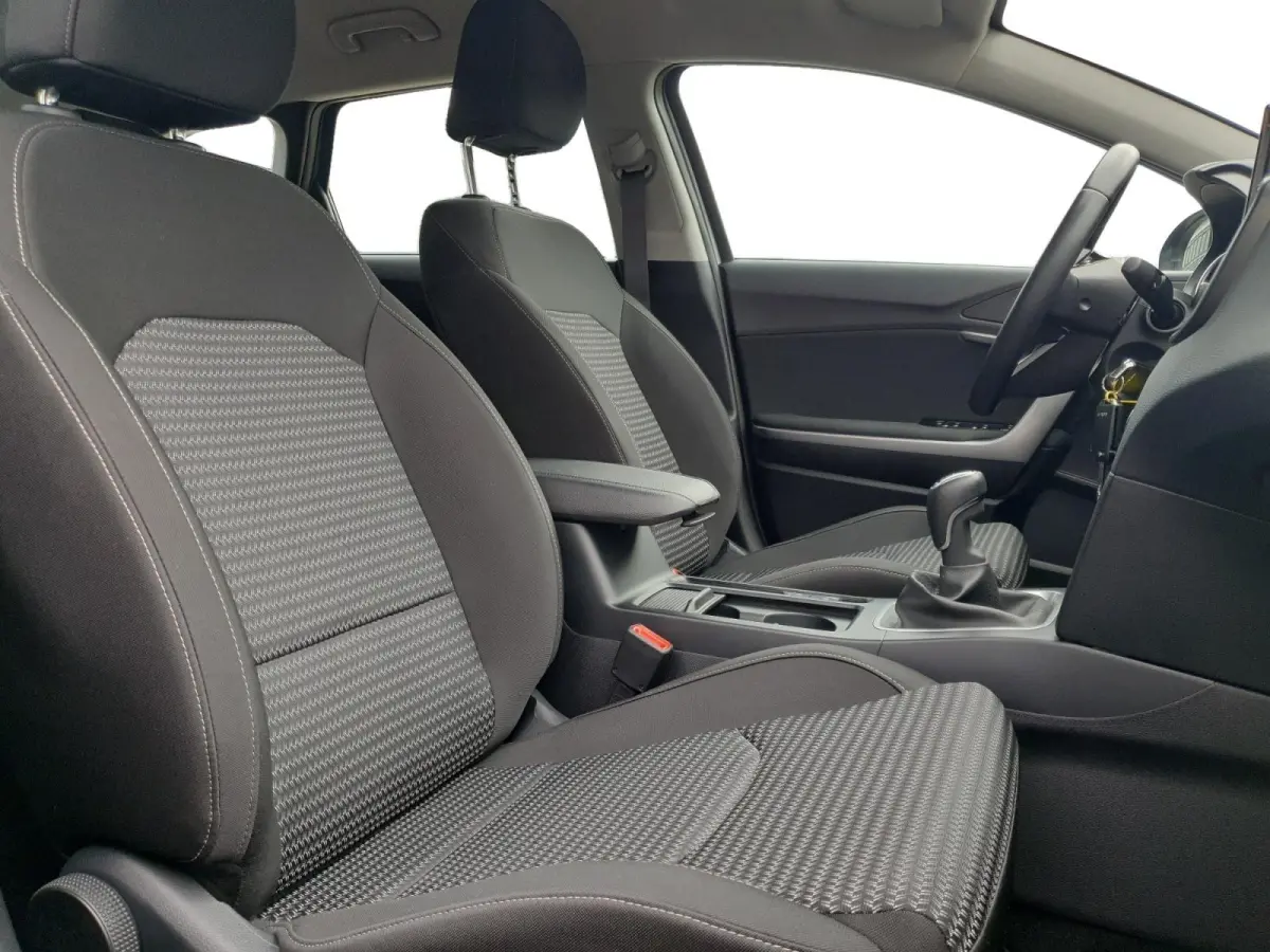 1.5 T-GDi DynamicLine | Navigatie | Camera | Apple Carplay / Android Auto | Parkeersensoren achter | Climate control |