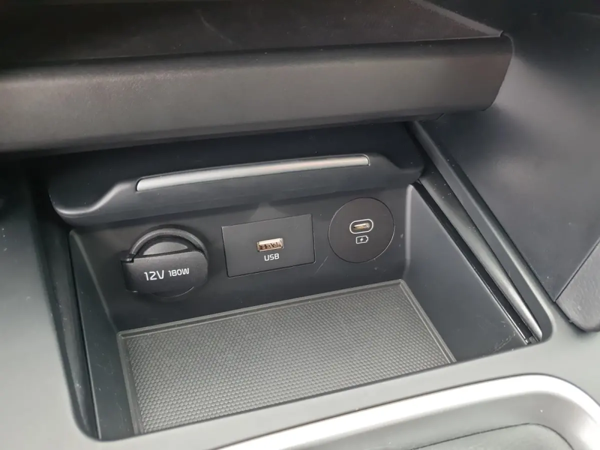 1.5 T-GDi DynamicLine | Navigatie | Camera | Apple Carplay / Android Auto | Parkeersensoren achter | Climate control |