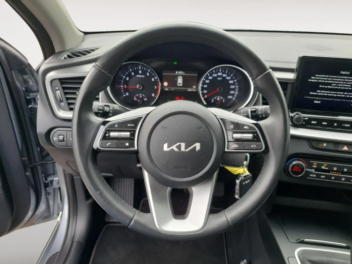 1.5 T-GDi DynamicLine | Navigatie | Camera | Apple Carplay / Android Auto | Parkeersensoren achter | Climate control |