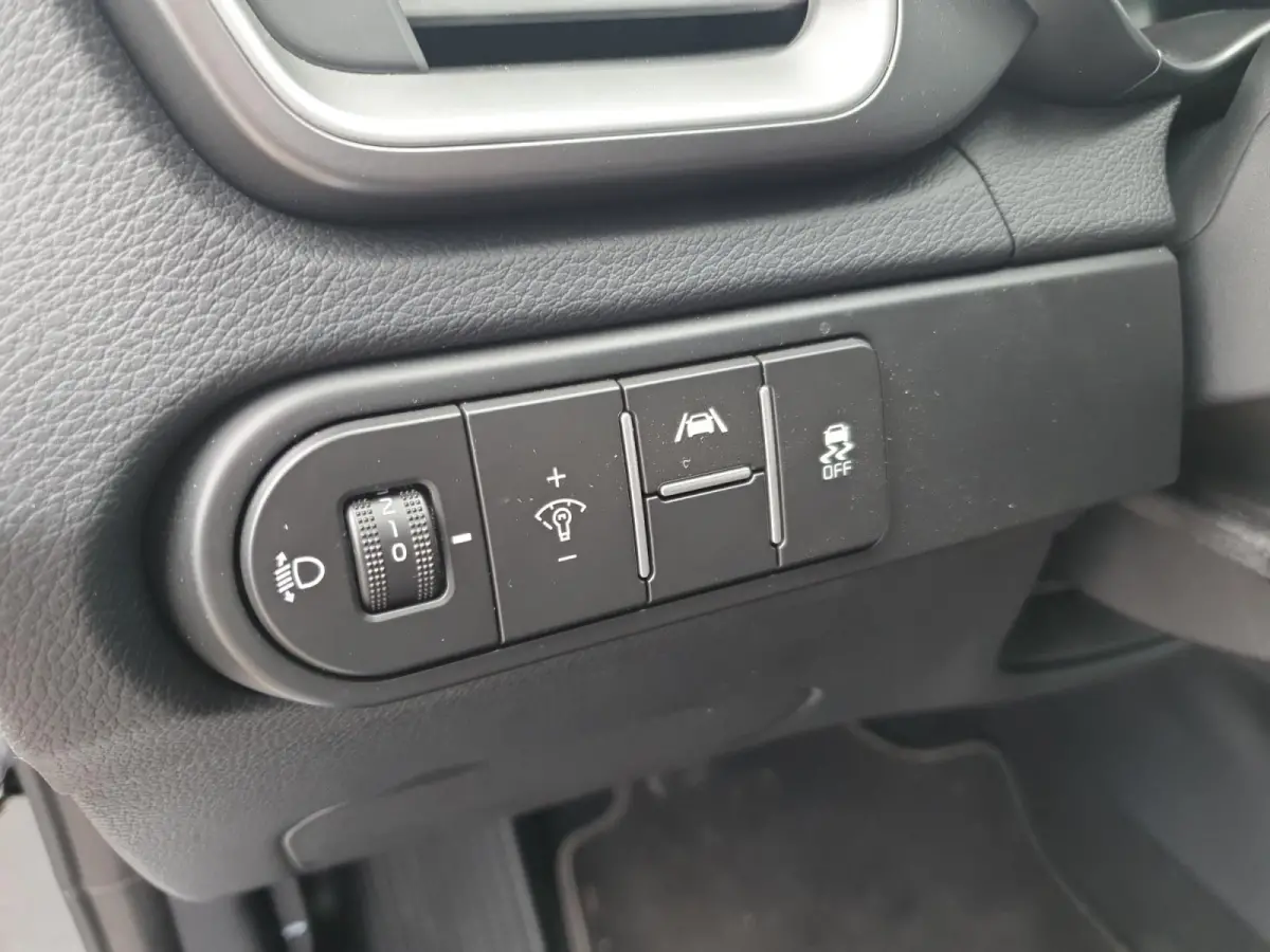 1.5 T-GDi DynamicLine | Navigatie | Camera | Apple Carplay / Android Auto | Parkeersensoren achter | Climate control |