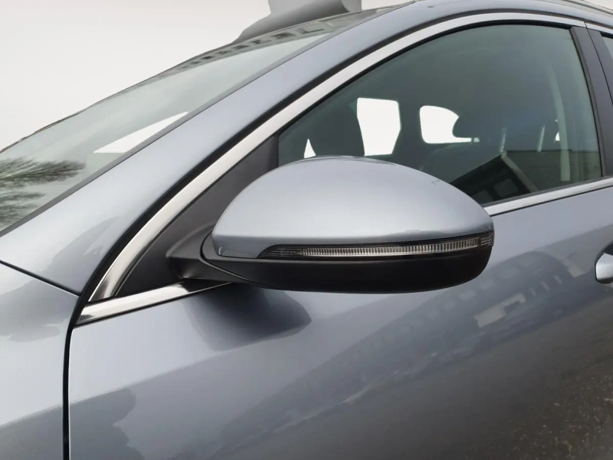 1.5 T-GDi DynamicLine | Navigatie | Camera | Apple Carplay / Android Auto | Parkeersensoren achter | Climate control |