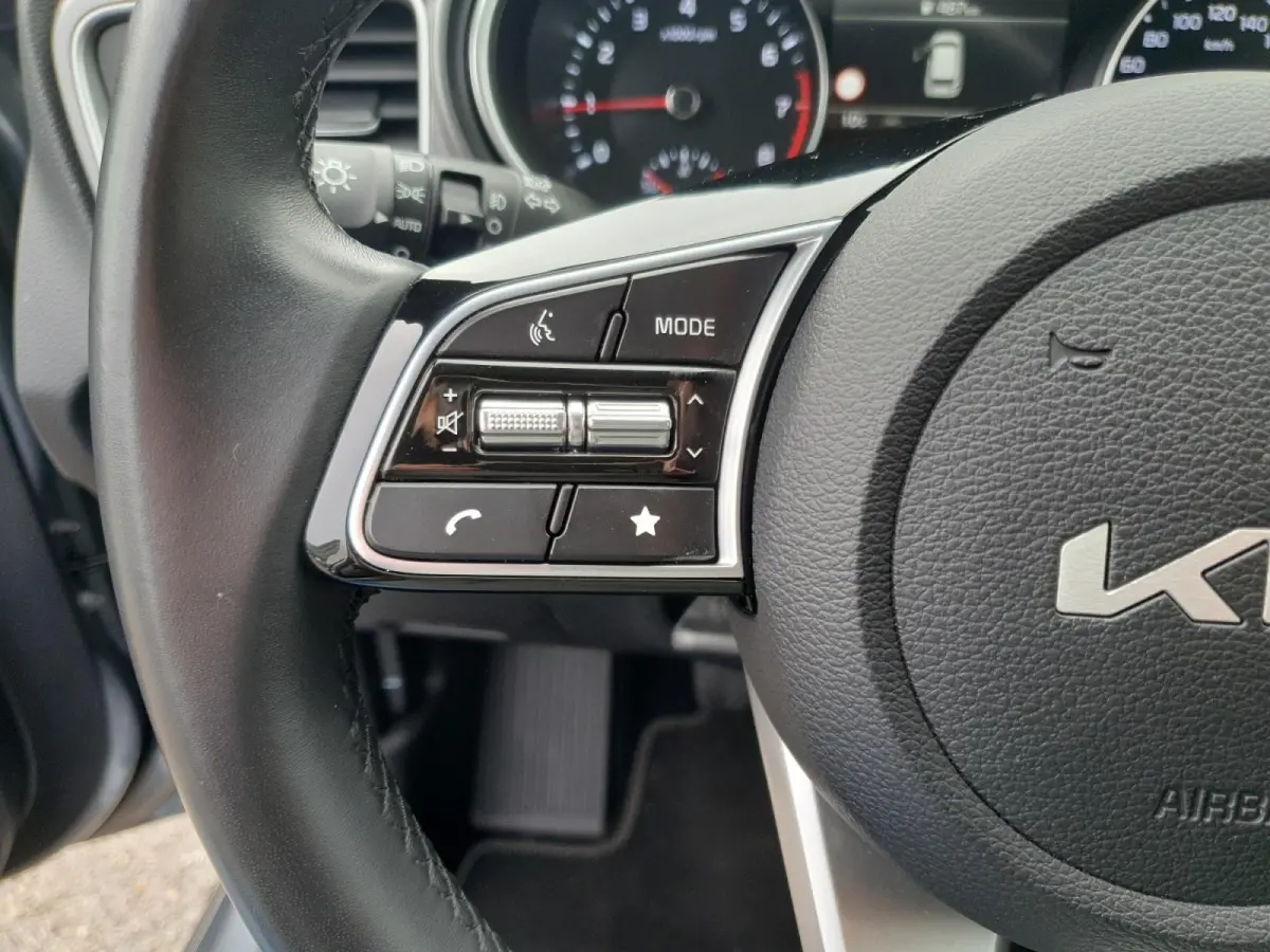 1.5 T-GDi DynamicLine | Navigatie | Camera | Apple Carplay / Android Auto | Parkeersensoren achter | Climate control |