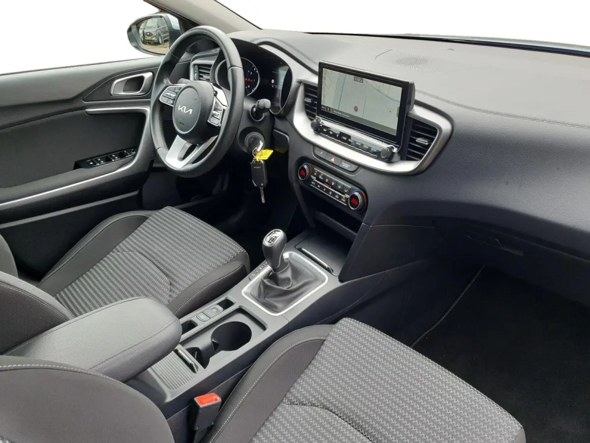 1.5 T-GDi DynamicLine | Navigatie | Camera | Apple Carplay / Android Auto | Parkeersensoren achter | Climate control |