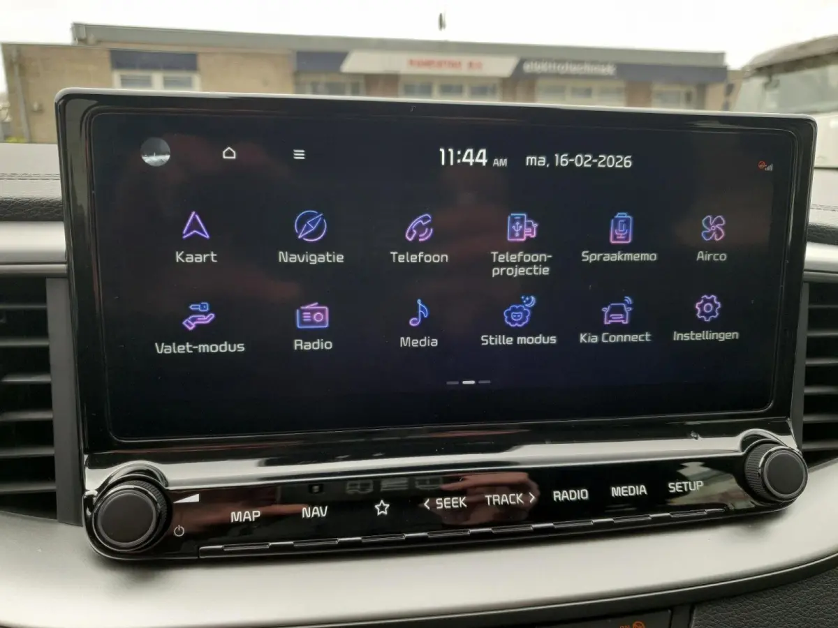 1.5 T-GDi DynamicLine | Navigatie | Camera | Apple Carplay / Android Auto | Parkeersensoren achter | Climate control |