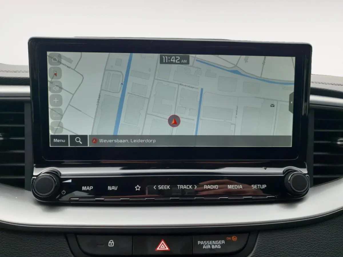 1.5 T-GDi DynamicLine | Navigatie | Camera | Apple Carplay / Android Auto | Parkeersensoren achter | Climate control |