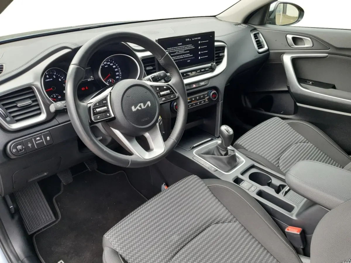 1.5 T-GDi DynamicLine | Navigatie | Camera | Apple Carplay / Android Auto | Parkeersensoren achter | Climate control |
