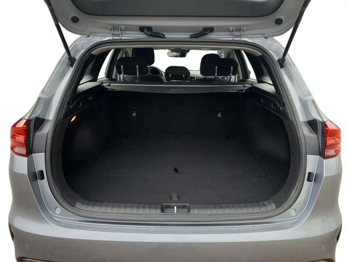 1.5 T-GDi DynamicLine | Navigatie | Camera | Apple Carplay / Android Auto | Parkeersensoren achter | Climate control |