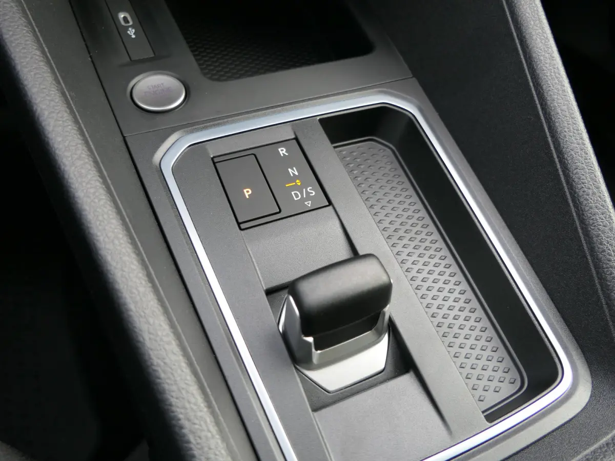 1.5 EcoBoost PHEV L2 Trend | Comfort Winter Pack | All-Seasonbanden | Trekhaak | CarPlay/Android Auto | AGR Stoel