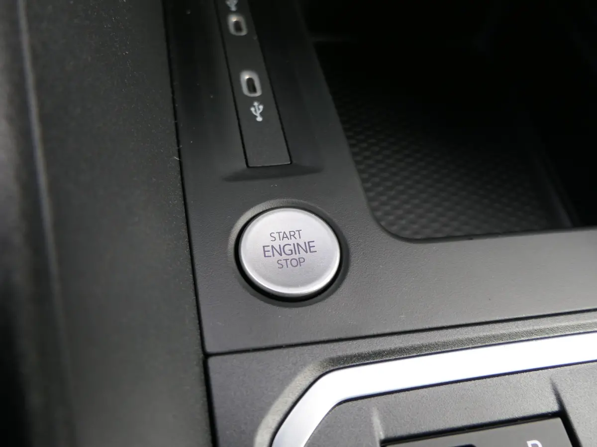 1.5 EcoBoost PHEV L2 Trend | Comfort Winter Pack | All-Seasonbanden | Trekhaak | CarPlay/Android Auto | AGR Stoel