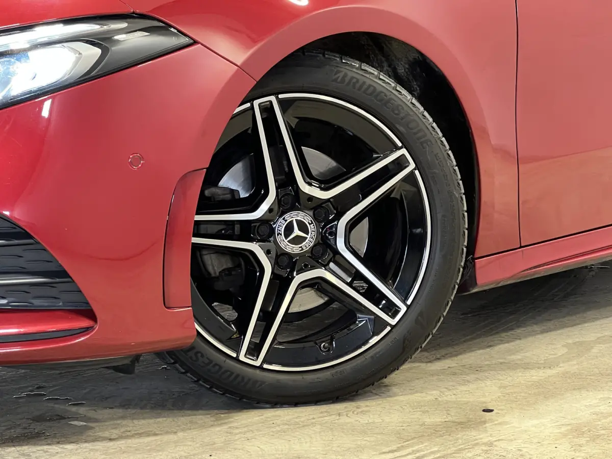 200 Premium AMG | Lederen/alcantara bekleding | Comfort stoelen | Elektrisch panoramadak | Sfeerverlichting | Stoelverwarming | Navigatie/Android/Apple Carplay | PDC V+A incl. Achteruitrijca