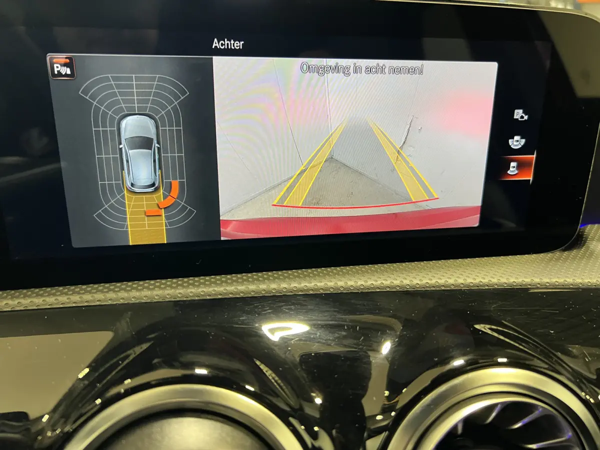 200 Premium AMG | Lederen/alcantara bekleding | Comfort stoelen | Elektrisch panoramadak | Sfeerverlichting | Stoelverwarming | Navigatie/Android/Apple Carplay | PDC V+A incl. Achteruitrijca