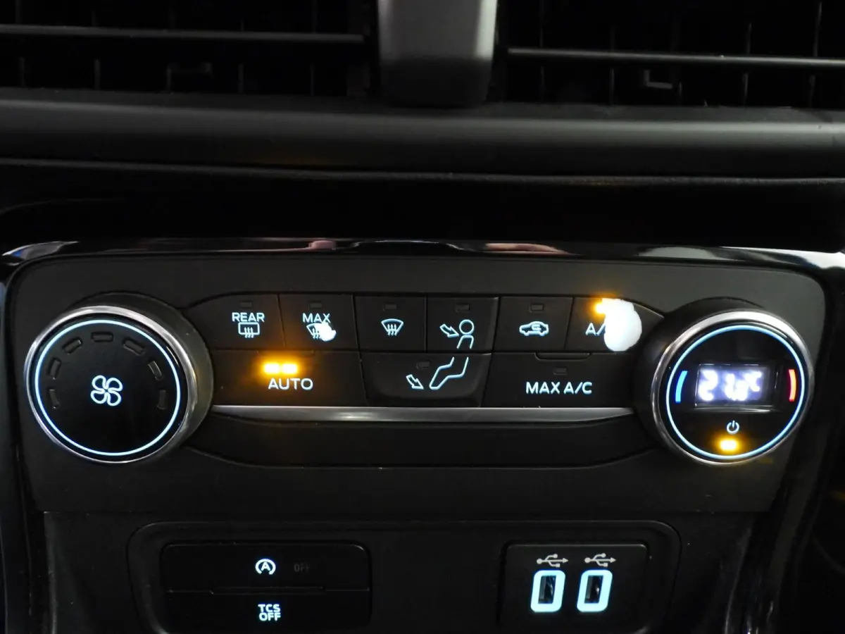 1.0 EcoBoost Titanium X NAVI/CLIMA/CRUISE/PDC/17"LMV!