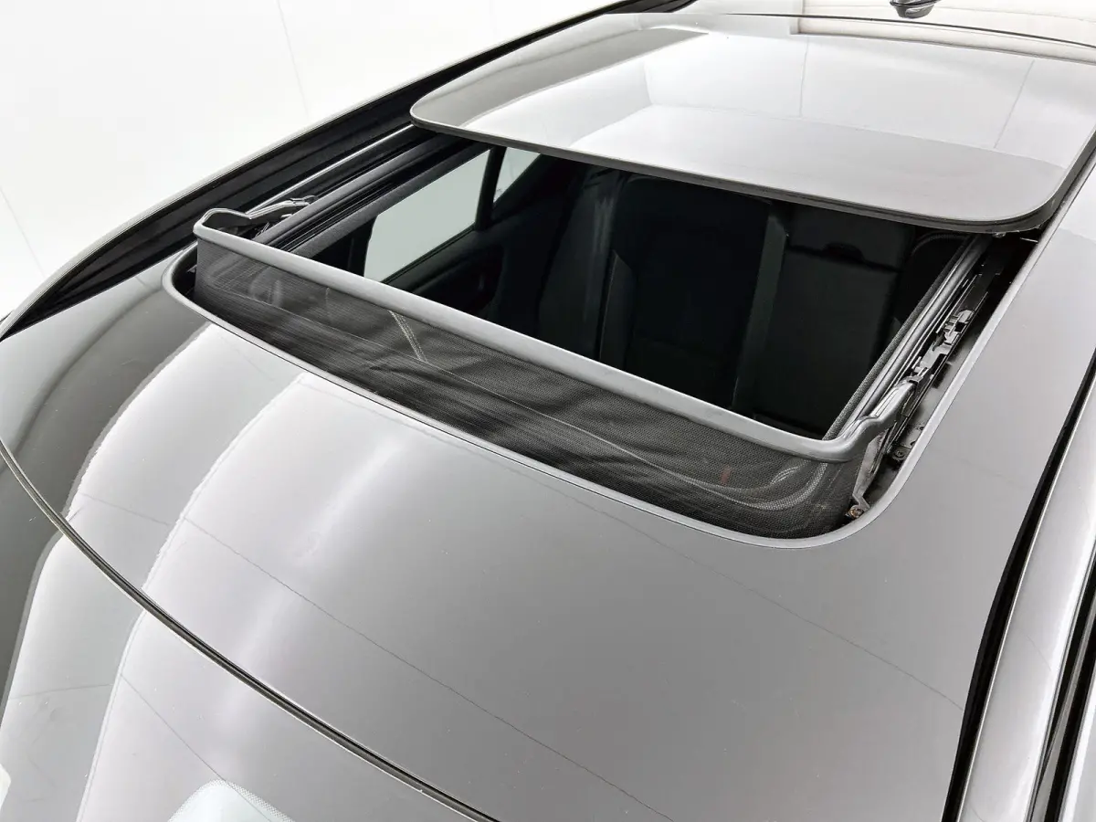 1.5 T5 R-Design | PANORAMADAK | CAMERA | HARMAN-KARDON | STOEL-STUURWIELVERWARMING | 20 INCH | ZWART DAK