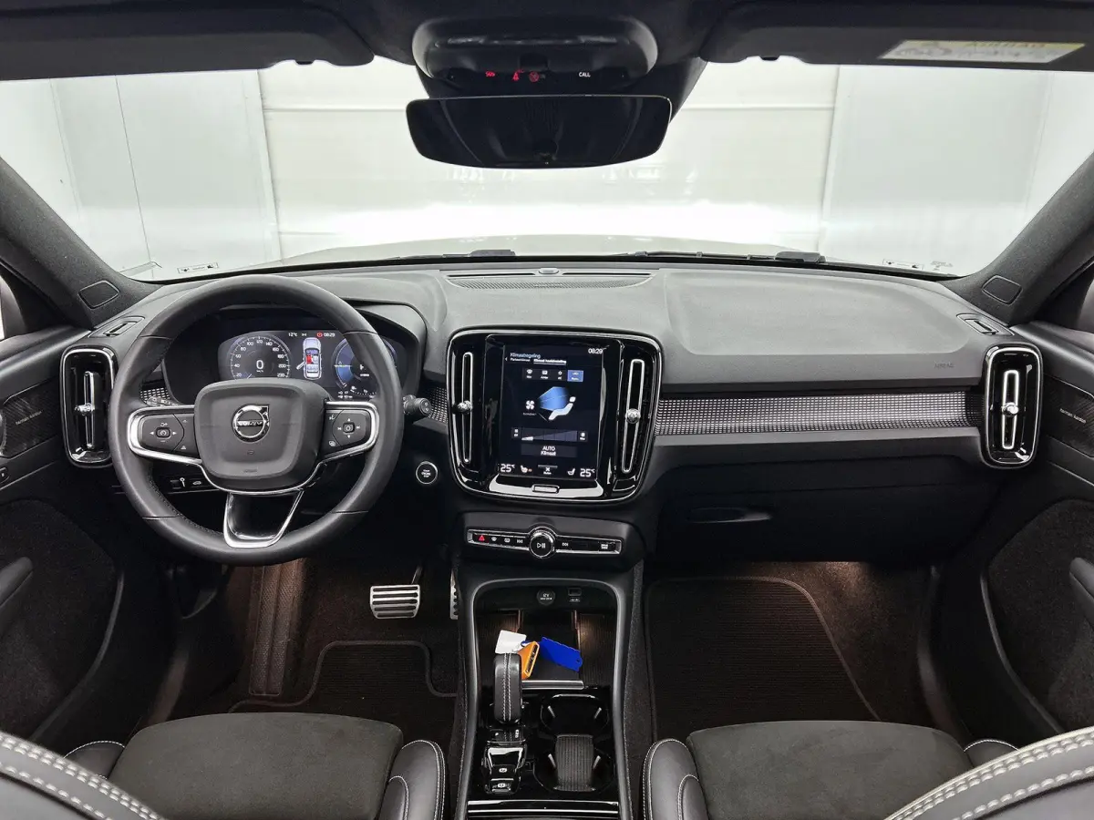 1.5 T5 R-Design | PANORAMADAK | CAMERA | HARMAN-KARDON | STOEL-STUURWIELVERWARMING | 20 INCH | ZWART DAK