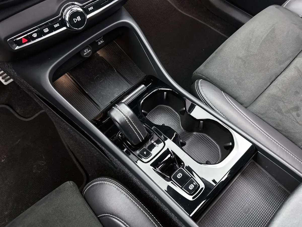 1.5 T5 R-Design | PANORAMADAK | CAMERA | HARMAN-KARDON | STOEL-STUURWIELVERWARMING | 20 INCH | ZWART DAK
