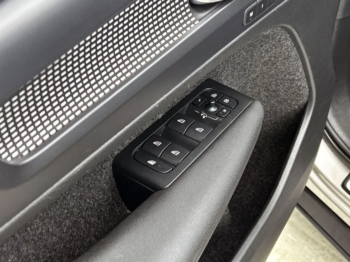 1.5 T5 R-Design | PANORAMADAK | CAMERA | HARMAN-KARDON | STOEL-STUURWIELVERWARMING | 20 INCH | ZWART DAK