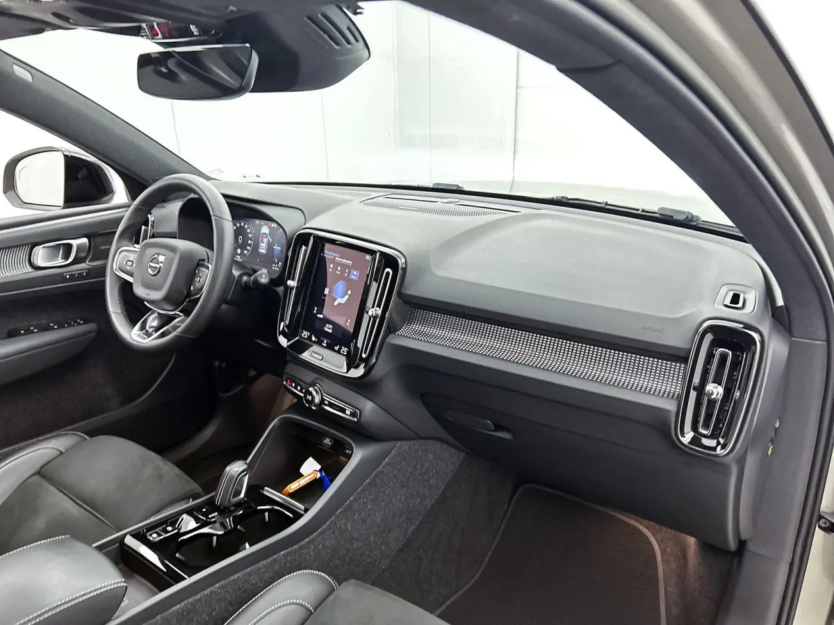 1.5 T5 R-Design | PANORAMADAK | CAMERA | HARMAN-KARDON | STOEL-STUURWIELVERWARMING | 20 INCH | ZWART DAK