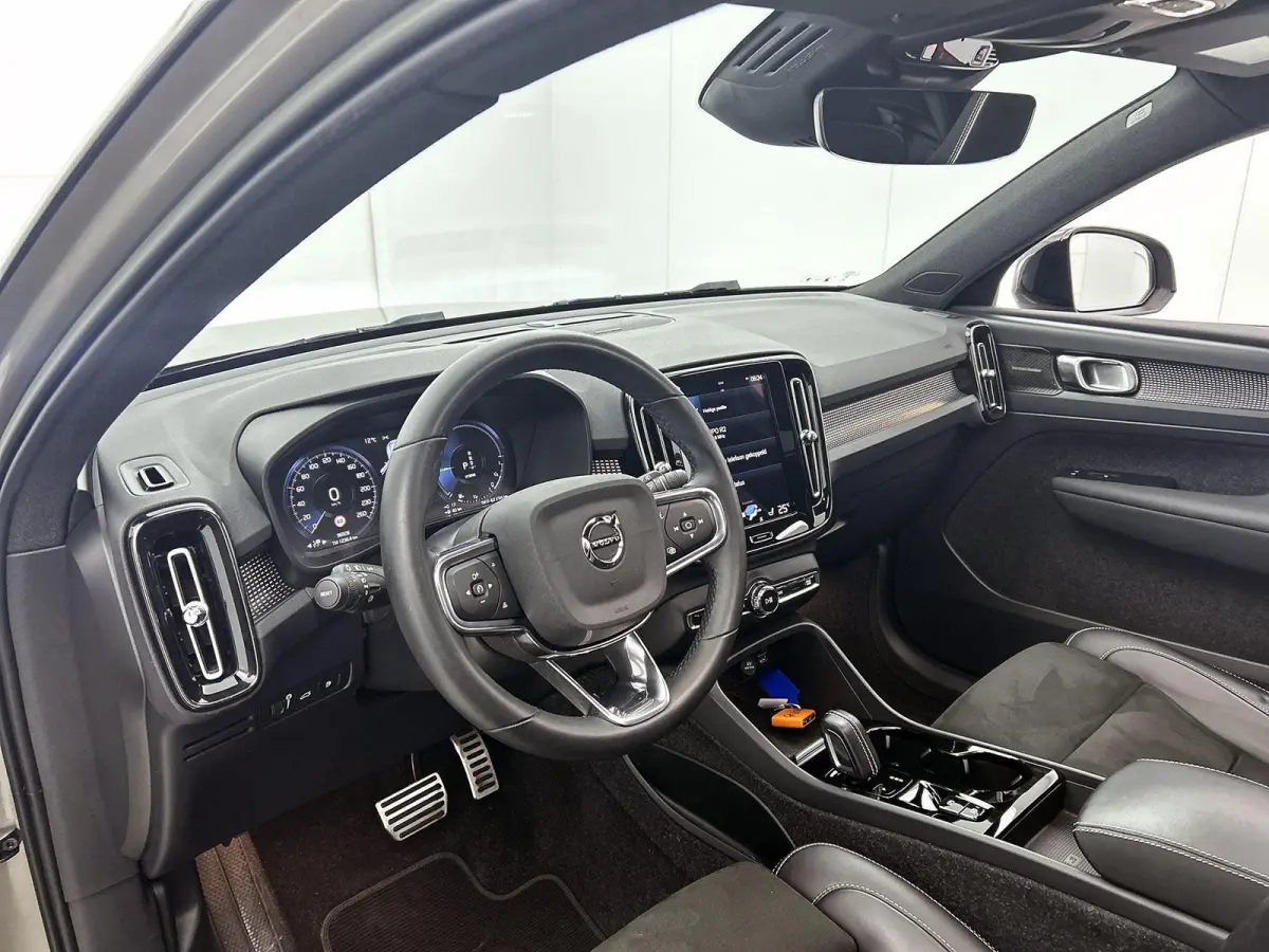 1.5 T5 R-Design | PANORAMADAK | CAMERA | HARMAN-KARDON | STOEL-STUURWIELVERWARMING | 20 INCH | ZWART DAK
