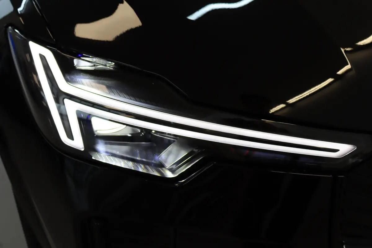 T8 455PK AWD Ultra Black Edition | Executive Edition | Gelamineerd Glas | 22" | Massage/ventilatie | HUD | B&W Audio