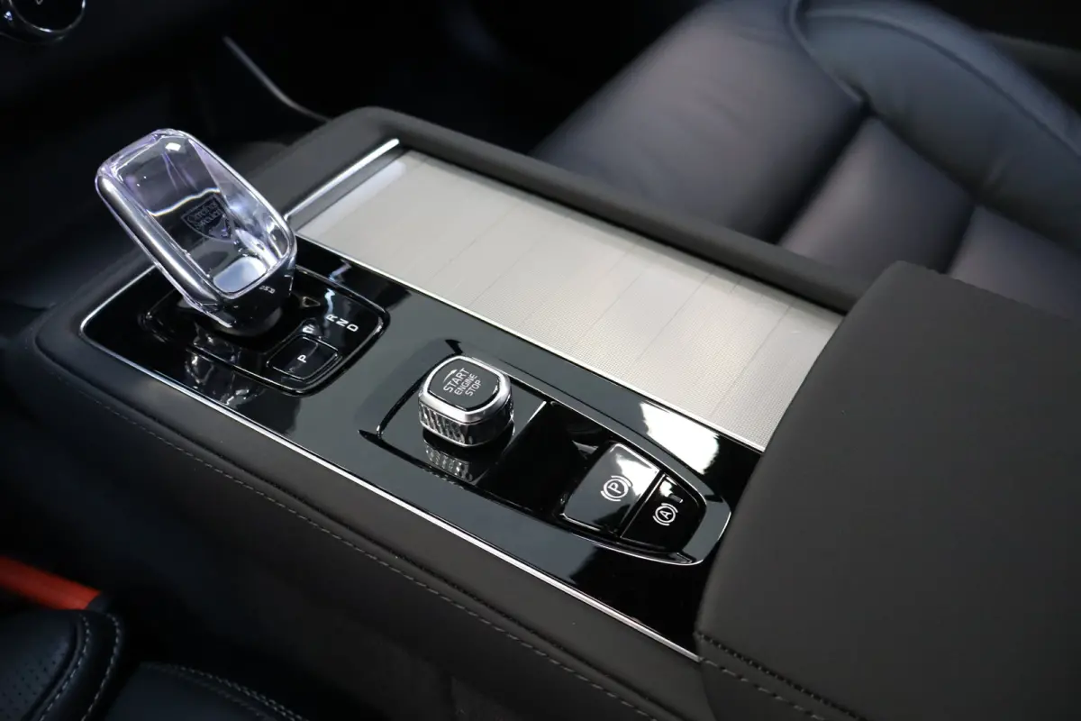 T8 455PK AWD Ultra Black Edition | Executive Edition | Gelamineerd Glas | 22" | Massage/ventilatie | HUD | B&W Audio