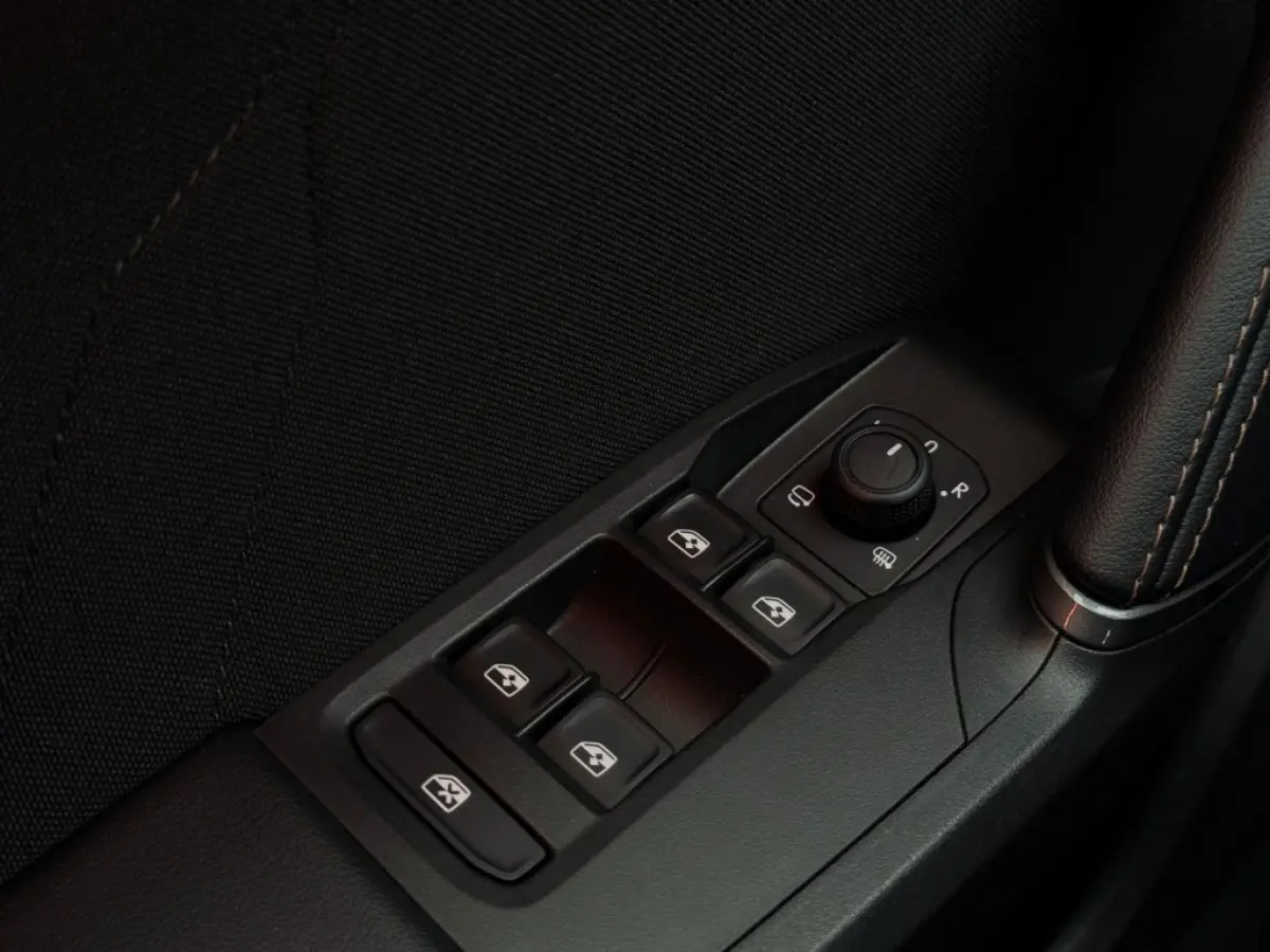 1.5 e-TSI 2025 GARANTIE NAVI CLIMATE APPLE CARPLAY LEDER