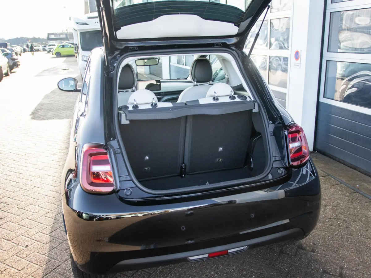 Hybrid La Prima | Clima | LED | PDC | JBL Premium Audio | 17" | Camera | Canneloni Ivory/Piombo interieur