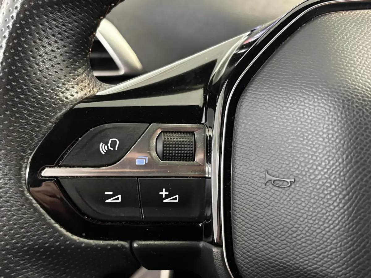1.2 PureTech GT | Alcantara | Stoelverwarming | Navigatie | Elektrische achterklep | Dodehoekdetectie | Achteruitrijcamera |