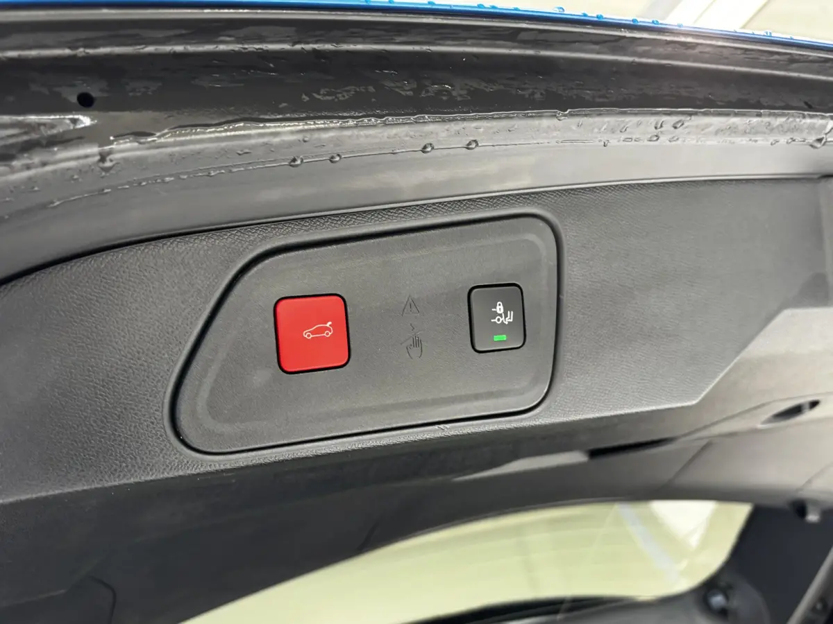 1.2 PureTech GT | Alcantara | Stoelverwarming | Navigatie | Elektrische achterklep | Dodehoekdetectie | Achteruitrijcamera |