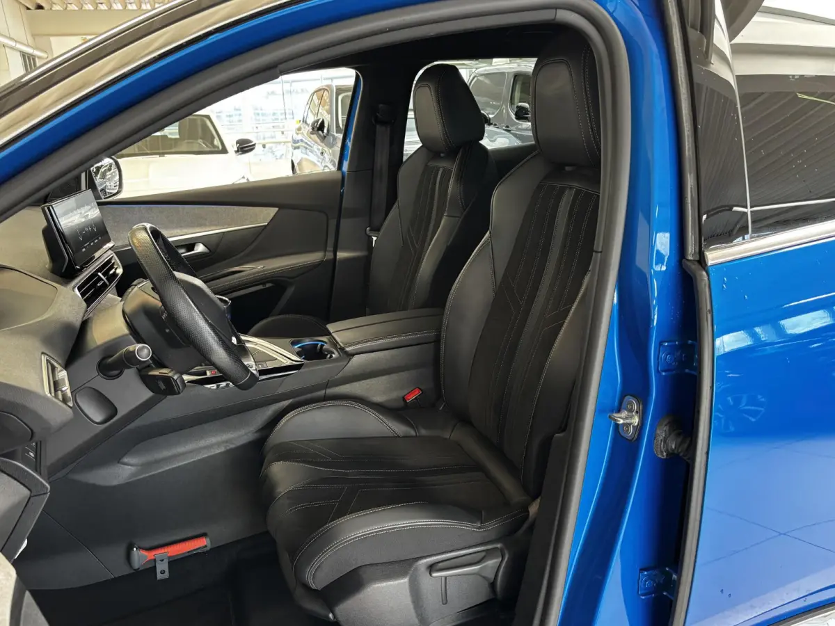 1.2 PureTech GT | Alcantara | Stoelverwarming | Navigatie | Elektrische achterklep | Dodehoekdetectie | Achteruitrijcamera |