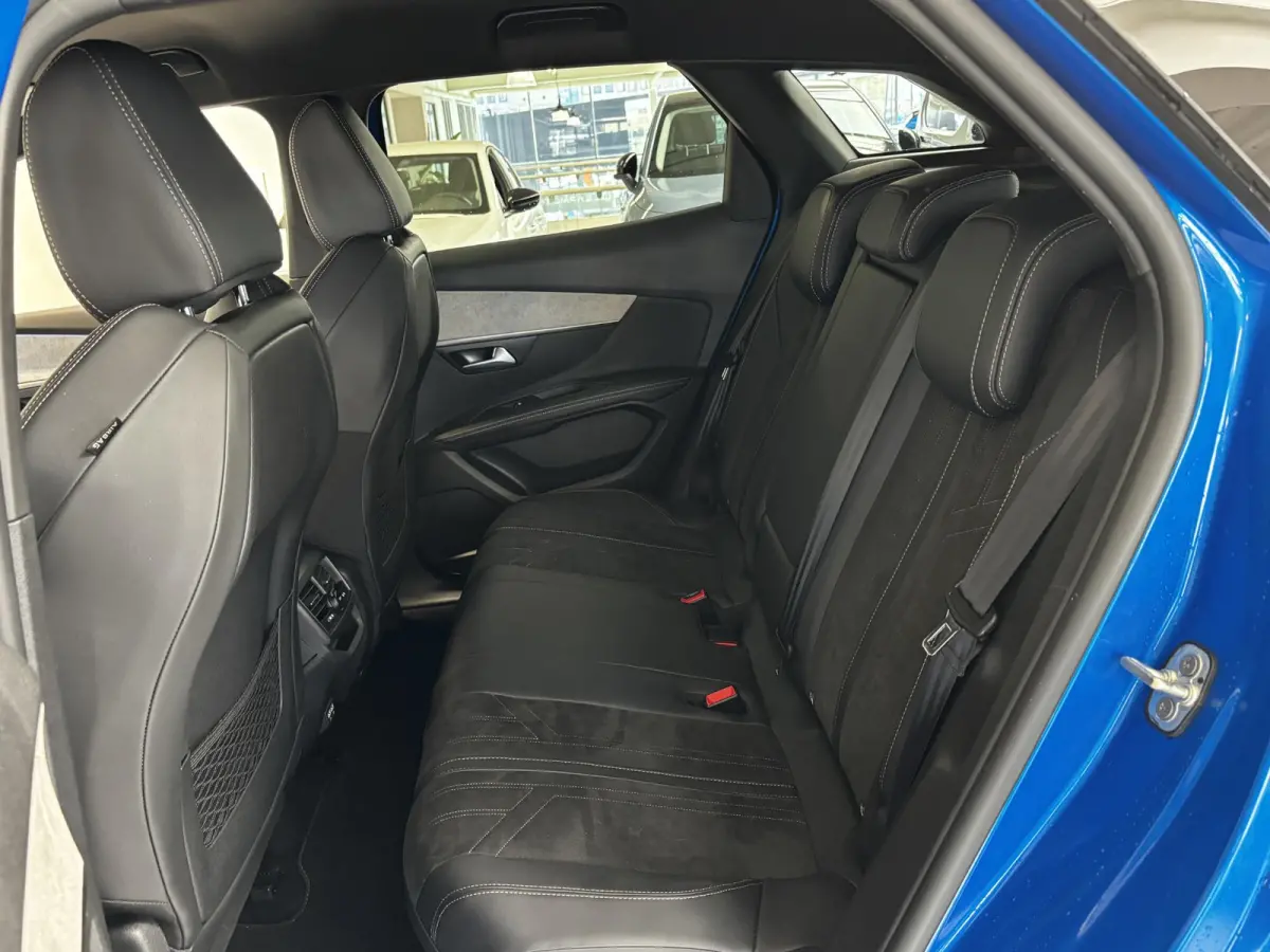 1.2 PureTech GT | Alcantara | Stoelverwarming | Navigatie | Elektrische achterklep | Dodehoekdetectie | Achteruitrijcamera |
