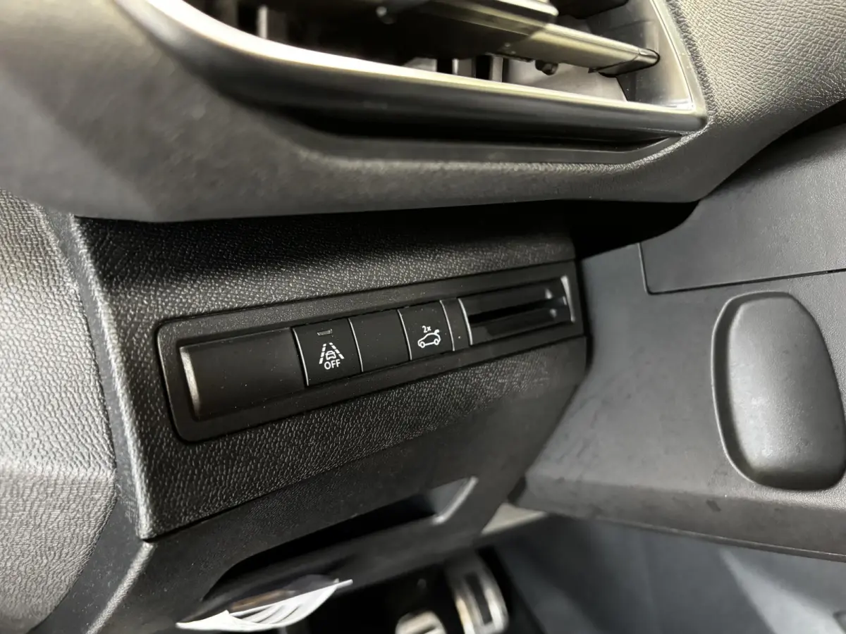 1.2 PureTech GT | Alcantara | Stoelverwarming | Navigatie | Elektrische achterklep | Dodehoekdetectie | Achteruitrijcamera |