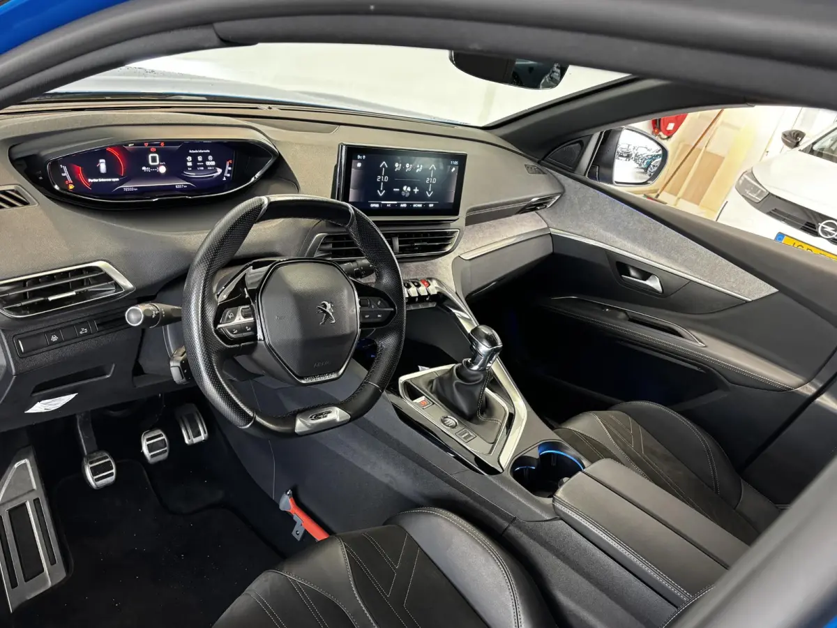 1.2 PureTech GT | Alcantara | Stoelverwarming | Navigatie | Elektrische achterklep | Dodehoekdetectie | Achteruitrijcamera |