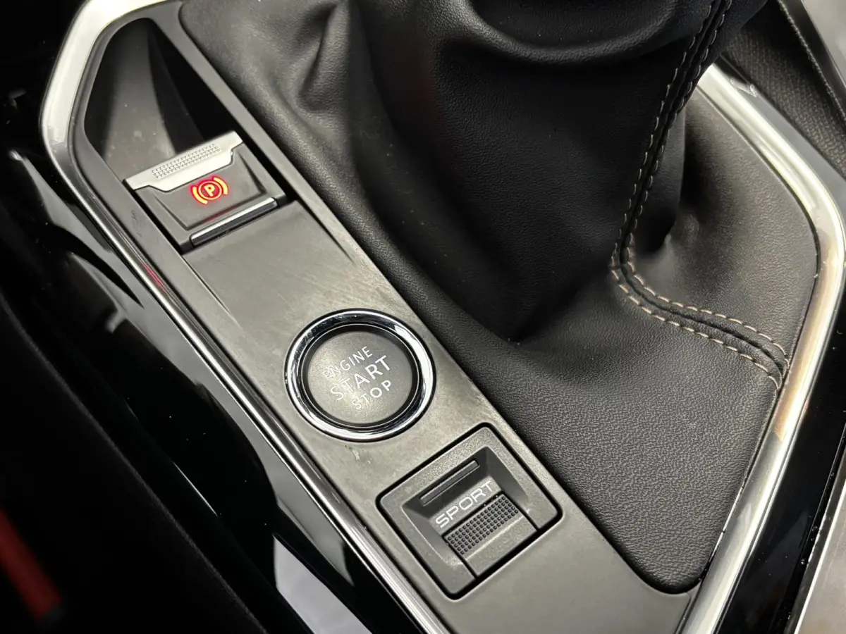 1.2 PureTech GT | Alcantara | Stoelverwarming | Navigatie | Elektrische achterklep | Dodehoekdetectie | Achteruitrijcamera |