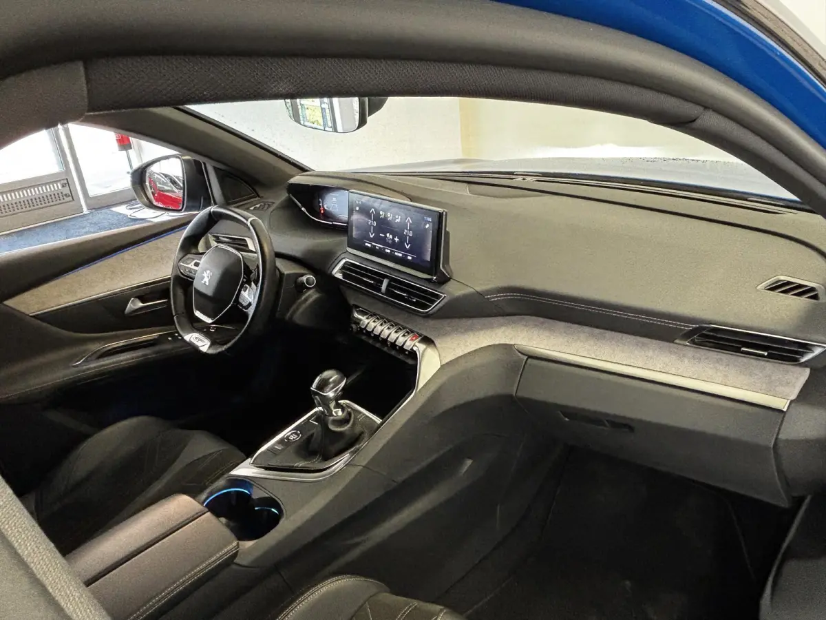 1.2 PureTech GT | Alcantara | Stoelverwarming | Navigatie | Elektrische achterklep | Dodehoekdetectie | Achteruitrijcamera |