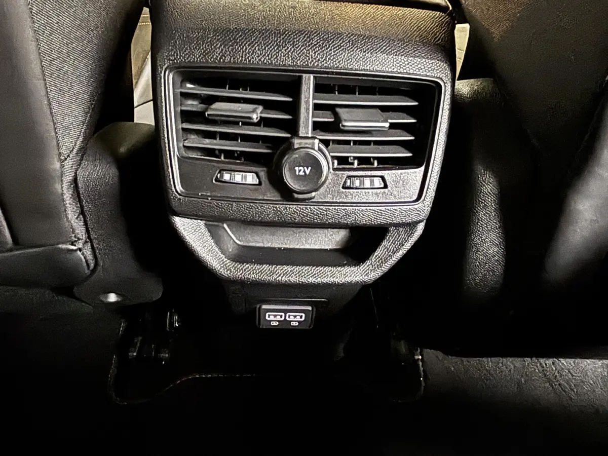 1.2 PureTech GT | Alcantara | Stoelverwarming | Navigatie | Elektrische achterklep | Dodehoekdetectie | Achteruitrijcamera |