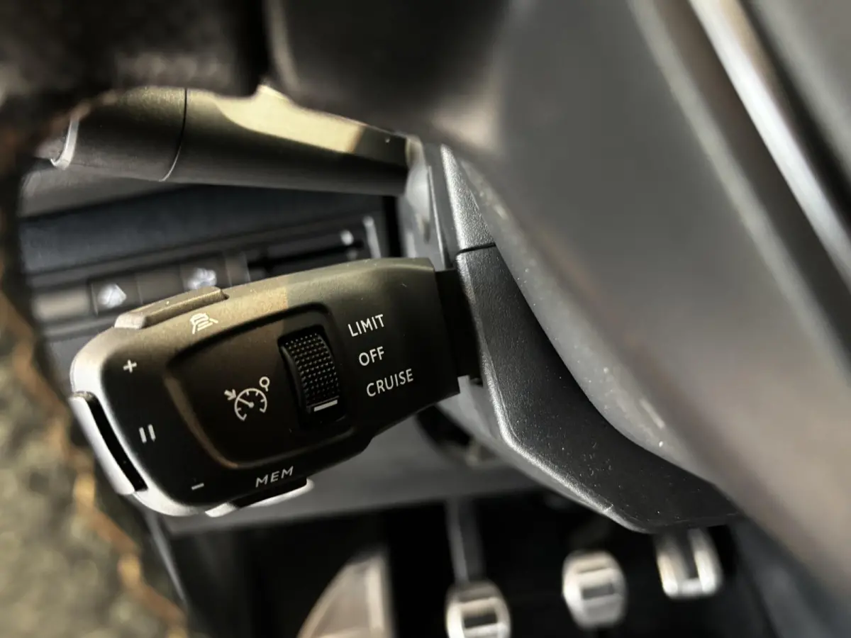 1.2 PureTech GT | Alcantara | Stoelverwarming | Navigatie | Elektrische achterklep | Dodehoekdetectie | Achteruitrijcamera |