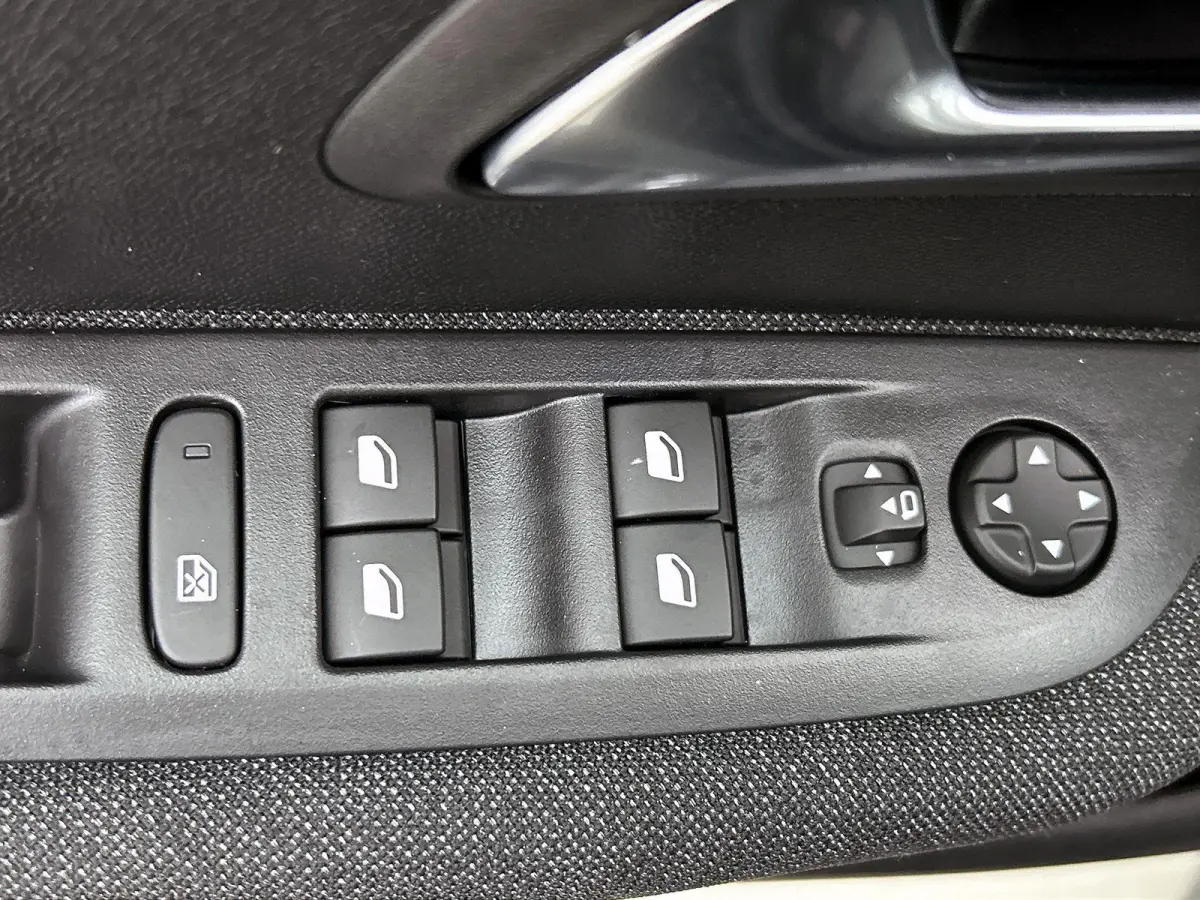 1.2 Hybrid Business 110pk Automaat | 8 JAAR GARANTIE | Navigatie | Airco | Camera | Cruise Control | LED | Apple Carplay/Android Auto |