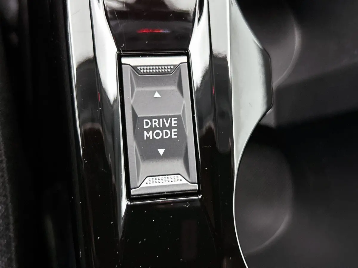 1.2 Hybrid Business 110pk Automaat | 8 JAAR GARANTIE | Navigatie | Airco | Camera | Cruise Control | LED | Apple Carplay/Android Auto |
