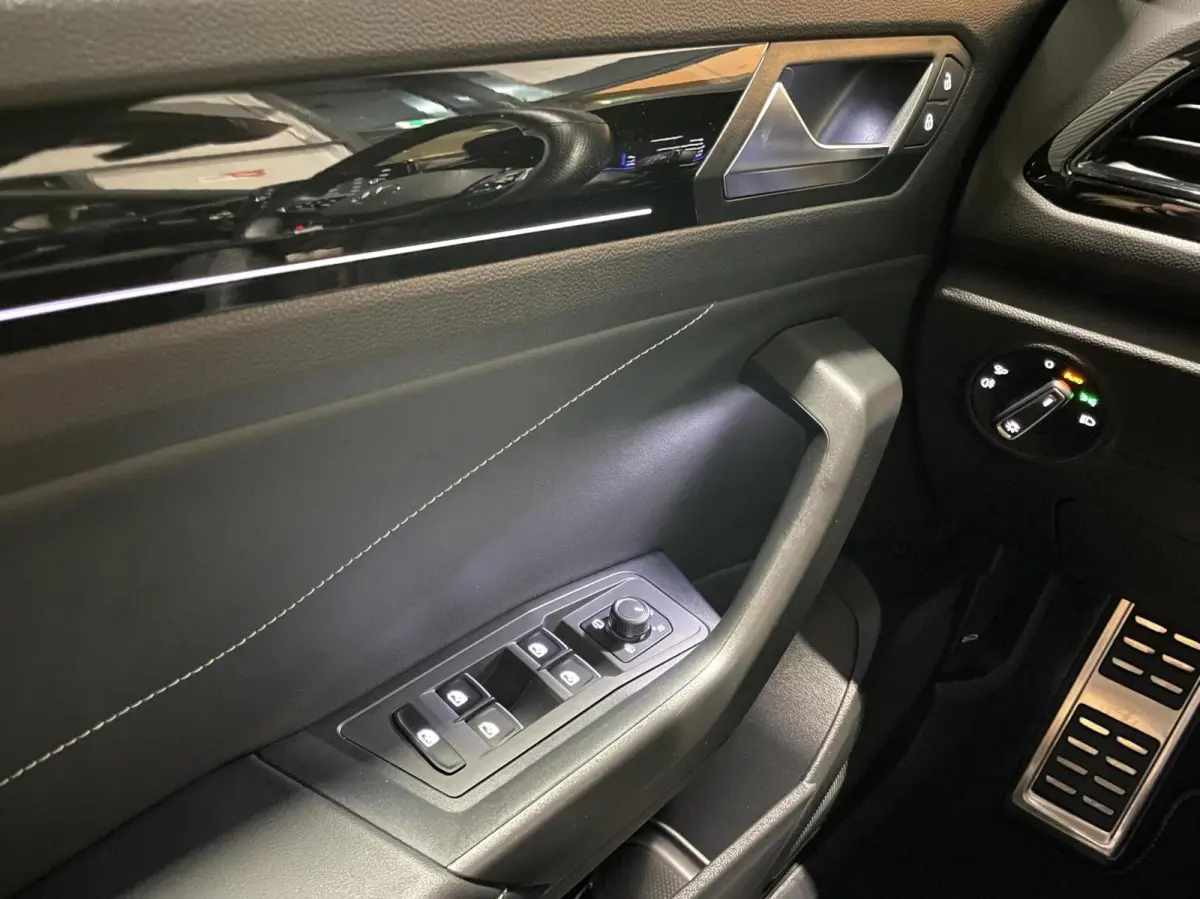 1.5 TSI R-Line Black Style/ Cam/ Keyless/ IQ LED/ Trekhaak