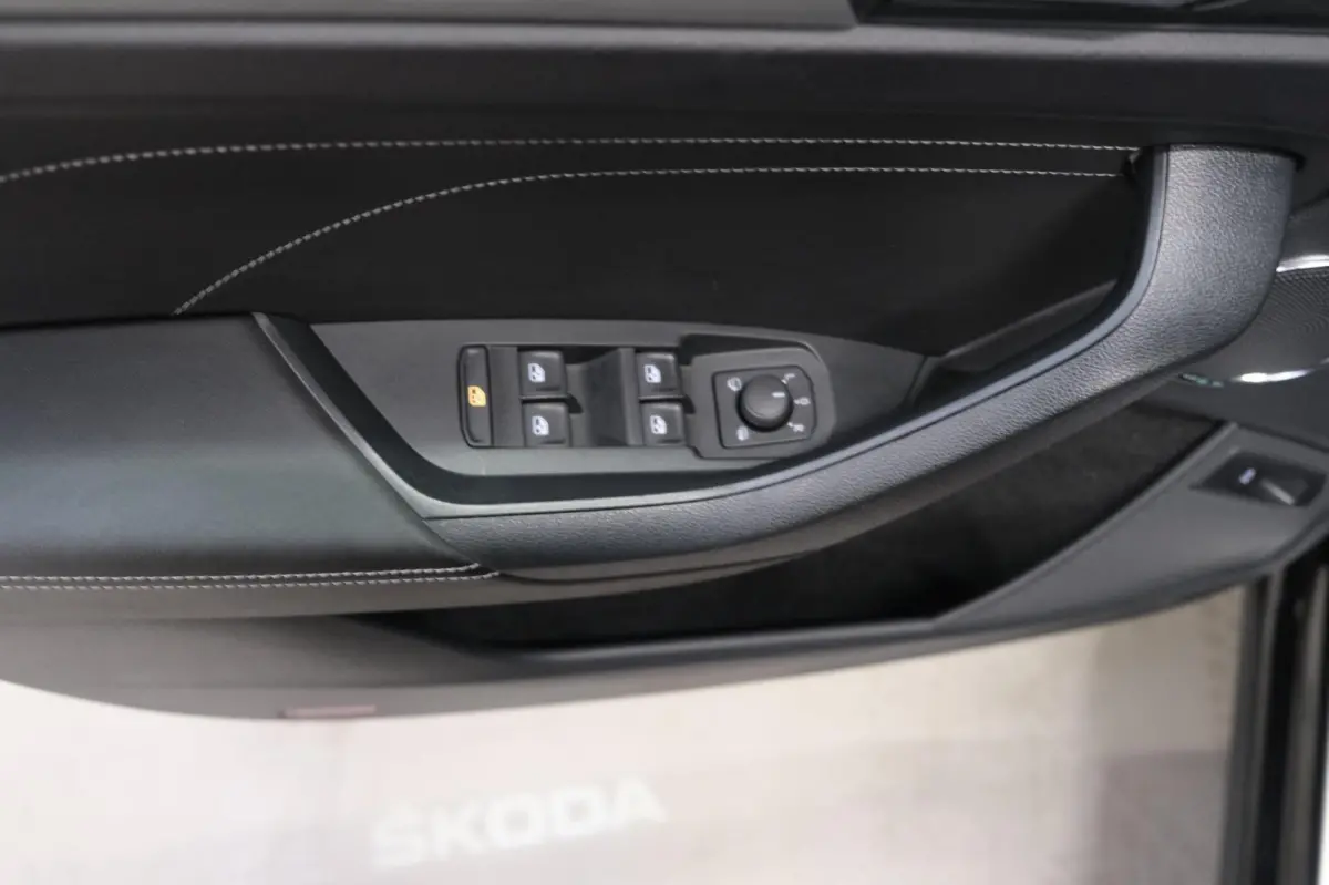 1.5 TSI Business Edition Automaat - N.A.P. Airco, Cruise, Navi, PDC, Camera, Trekhaak.