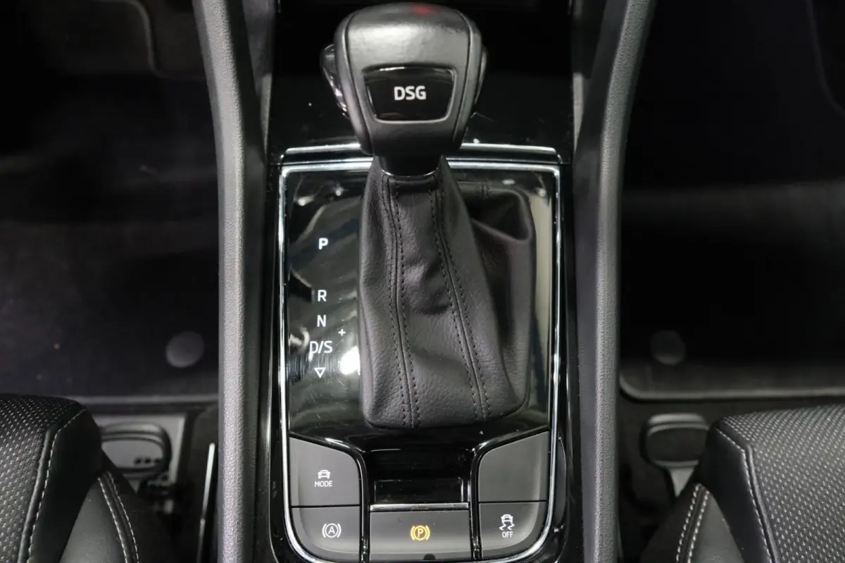 1.5 TSI Business Edition Automaat - N.A.P. Airco, Cruise, Navi, PDC, Camera, Trekhaak.