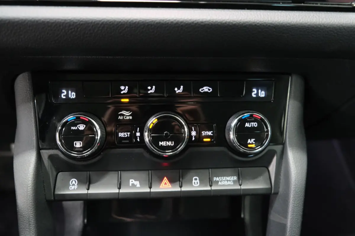 1.5 TSI Business Edition Automaat - N.A.P. Airco, Cruise, Navi, PDC, Camera, Trekhaak.