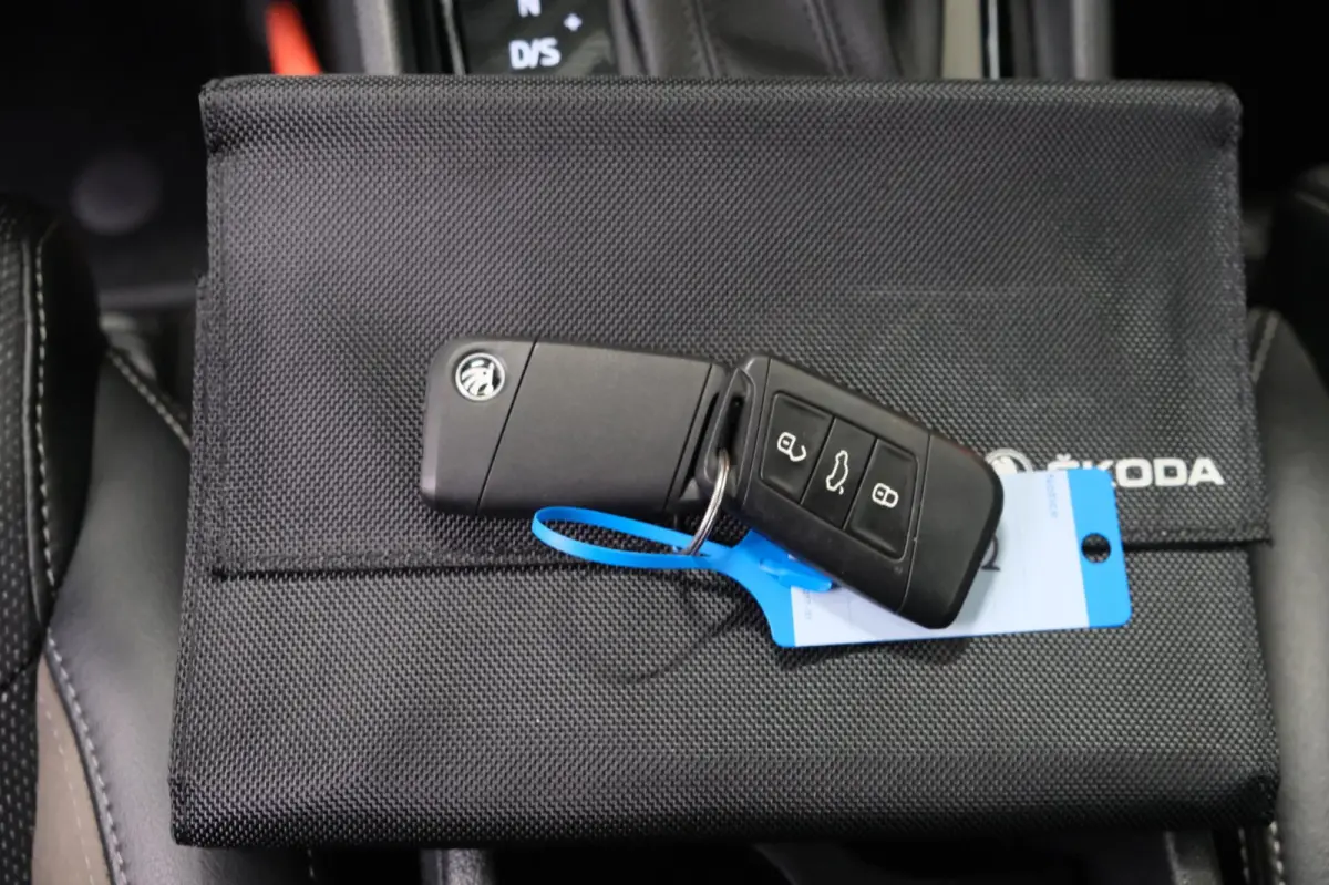 1.5 TSI Business Edition Automaat - N.A.P. Airco, Cruise, Navi, PDC, Camera, Trekhaak.